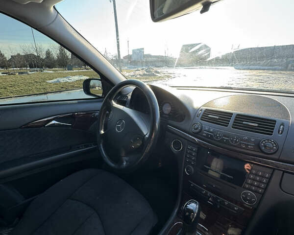 Сірий Мерседес Е-Клас, об'ємом двигуна 2.2 л та пробігом 431 тис. км за 6399 $, фото 18 на Automoto.ua