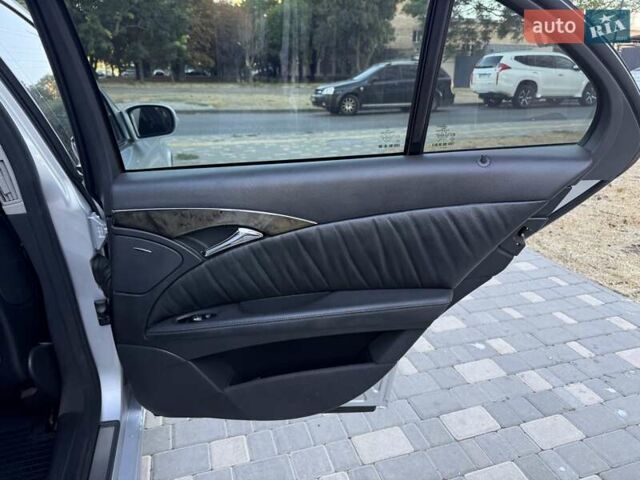 Серый Мерседес Е-Класс, объемом двигателя 2.99 л и пробегом 300 тыс. км за 8400 $, фото 71 на Automoto.ua