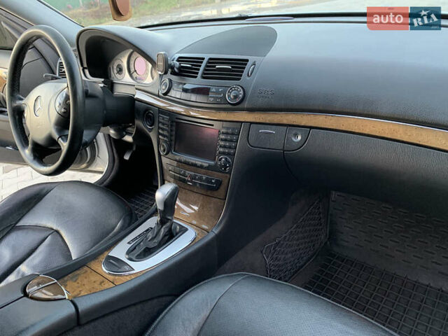 Серый Мерседес Е-Класс, объемом двигателя 3.2 л и пробегом 367 тыс. км за 8000 $, фото 25 на Automoto.ua