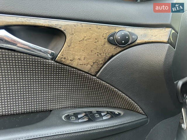 Серый Мерседес Е-Класс, объемом двигателя 2.99 л и пробегом 330 тыс. км за 7200 $, фото 25 на Automoto.ua