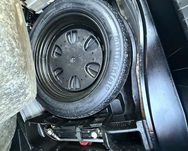 Серый Мерседес Е-Класс, объемом двигателя 2.99 л и пробегом 300 тыс. км за 8400 $, фото 83 на Automoto.ua