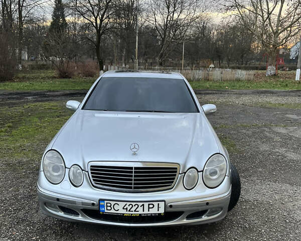 Серый Мерседес Е-Класс, объемом двигателя 2.2 л и пробегом 448 тыс. км за 6400 $, фото 1 на Automoto.ua