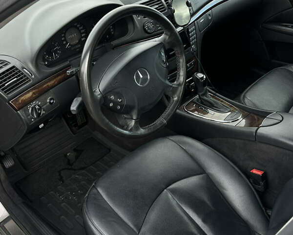 Мерседес Е-Клас 2005 у Львові на Automoto.ua Сірий Мерседес Е-Клас, об'ємом двигуна 1.8 л та пробігом 217 тис. км за 7000 $, фото 10 на Automoto.ua
