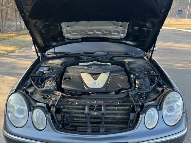 Серый Мерседес Е-Класс, объемом двигателя 3 л и пробегом 324 тыс. км за 9300 $, фото 5 на Automoto.ua