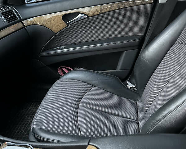 Серый Мерседес Е-Класс, объемом двигателя 2.2 л и пробегом 361 тыс. км за 7500 $, фото 16 на Automoto.ua