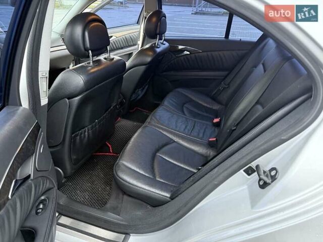 Серый Мерседес Е-Класс, объемом двигателя 2.6 л и пробегом 293 тыс. км за 7800 $, фото 4 на Automoto.ua