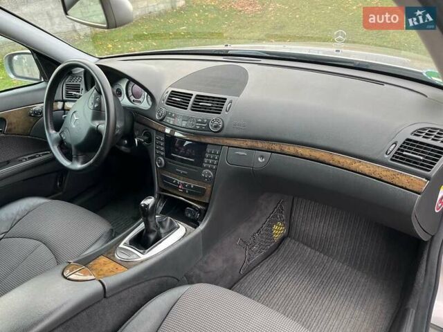 Сірий Мерседес Е-Клас, об'ємом двигуна 3 л та пробігом 245 тис. км за 10500 $, фото 5 на Automoto.ua