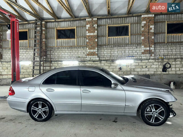 Сірий Мерседес Е-Клас, об'ємом двигуна 1.8 л та пробігом 373 тис. км за 2700 $, фото 3 на Automoto.ua