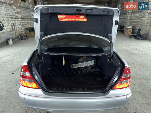 Сірий Мерседес Е-Клас, об'ємом двигуна 1.8 л та пробігом 373 тис. км за 2700 $, фото 4 на Automoto.ua