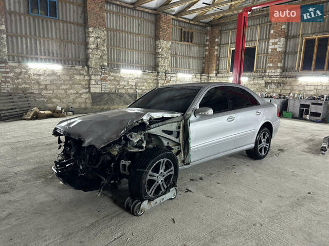 Сірий Мерседес Е-Клас, об'ємом двигуна 1.8 л та пробігом 373 тис. км за 2950 $, фото 1 на Automoto.ua