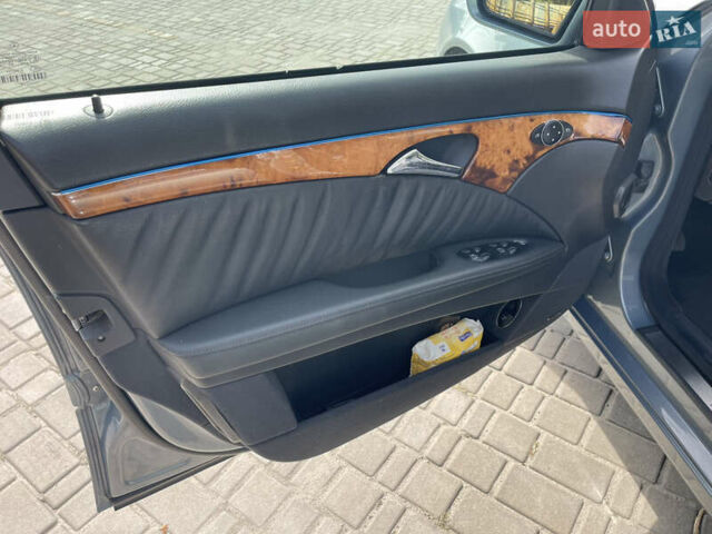 Сірий Мерседес Е-Клас, об'ємом двигуна 2.2 л та пробігом 263 тис. км за 9999 $, фото 13 на Automoto.ua