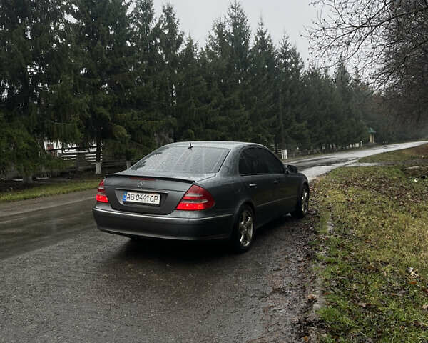 Серый Мерседес Е-Класс, объемом двигателя 3 л и пробегом 295 тыс. км за 9000 $, фото 17 на Automoto.ua