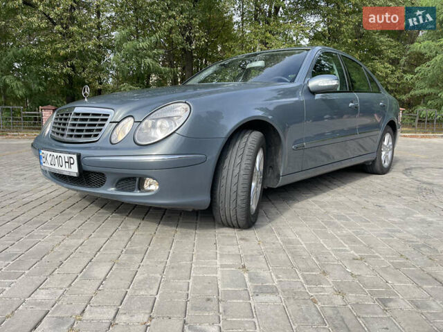 Сірий Мерседес Е-Клас, об'ємом двигуна 2.2 л та пробігом 263 тис. км за 9999 $, фото 11 на Automoto.ua