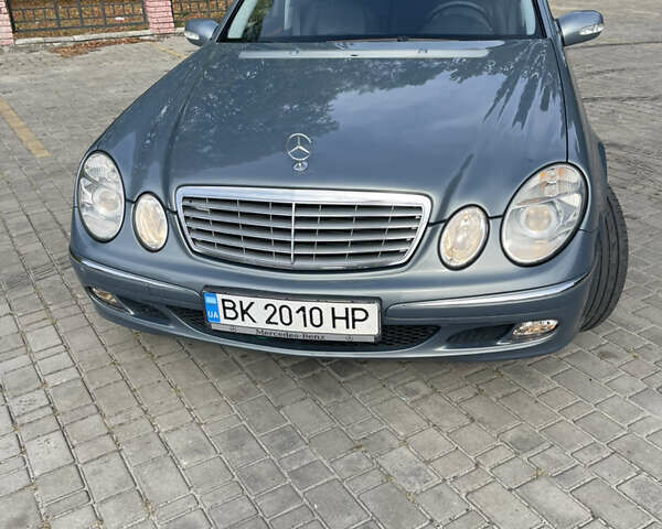 Сірий Мерседес Е-Клас, об'ємом двигуна 2.2 л та пробігом 263 тис. км за 9999 $, фото 1 на Automoto.ua