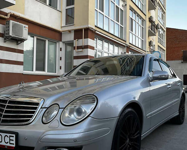 Серый Мерседес Е-Класс, объемом двигателя 1.8 л и пробегом 326 тыс. км за 8000 $, фото 6 на Automoto.ua