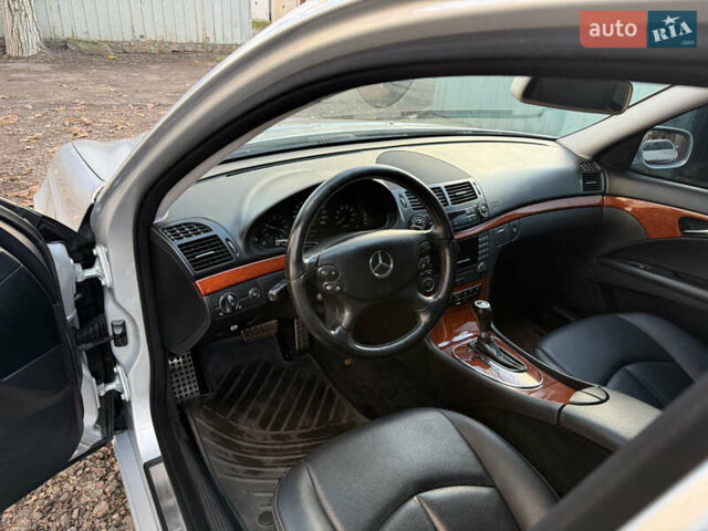 Сірий Мерседес Е-Клас, об'ємом двигуна 1.8 л та пробігом 240 тис. км за 9700 $, фото 26 на Automoto.ua