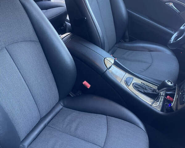 Мерседес Е-Клас 2006 у Львові на Automoto.ua Сірий Мерседес Е-Клас, об'ємом двигуна 2.2 л та пробігом 360 тис. км за 9499 $, фото 12 на Automoto.ua