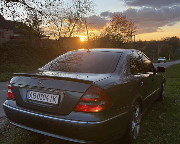 Сірий Мерседес Е-Клас, об'ємом двигуна 2.99 л та пробігом 295 тис. км за 9400 $, фото 2 на Automoto.ua