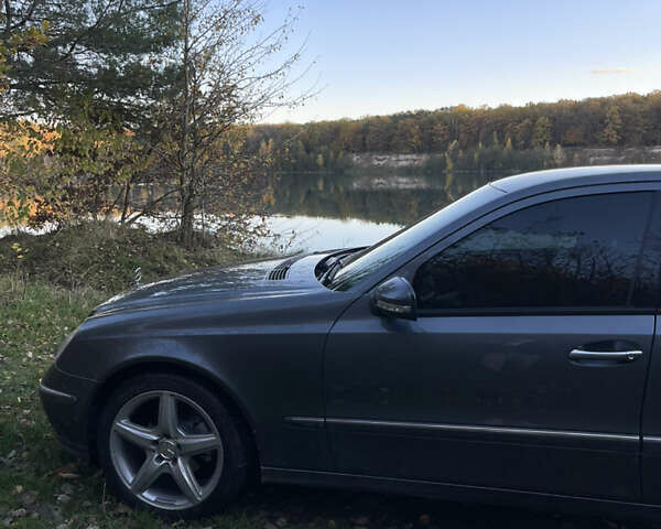 Сірий Мерседес Е-Клас, об'ємом двигуна 2.99 л та пробігом 295 тис. км за 9400 $, фото 10 на Automoto.ua