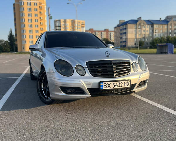 Серый Мерседес Е-Класс, объемом двигателя 3 л и пробегом 381 тыс. км за 10000 $, фото 1 на Automoto.ua