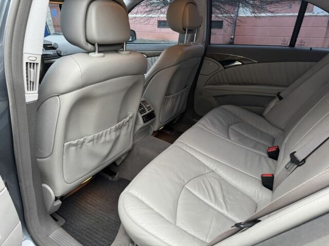 Сірий Мерседес Е-Клас, об'ємом двигуна 2.1 л та пробігом 270 тис. км за 11900 $, фото 13 на Automoto.ua