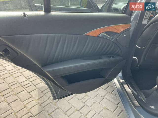 Сірий Мерседес Е-Клас, об'ємом двигуна 2.2 л та пробігом 263 тис. км за 9999 $, фото 14 на Automoto.ua