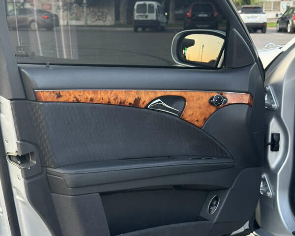 Серый Мерседес Е-Класс, объемом двигателя 1.8 л и пробегом 215 тыс. км за 7777 $, фото 9 на Automoto.ua