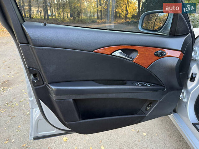 Сірий Мерседес Е-Клас, об'ємом двигуна 1.8 л та пробігом 240 тис. км за 9000 $, фото 56 на Automoto.ua