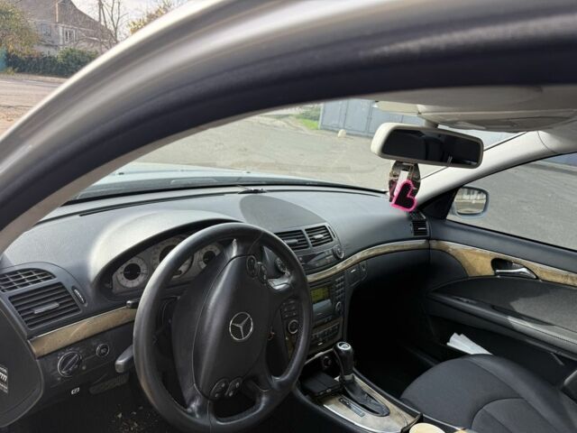 Серый Мерседес Е-Класс, объемом двигателя 1.8 л и пробегом 261 тыс. км за 6500 $, фото 12 на Automoto.ua