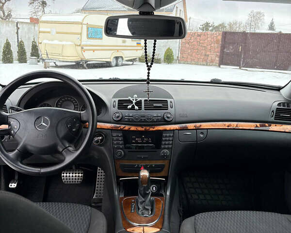 Сірий Мерседес Е-Клас, об'ємом двигуна 2.2 л та пробігом 358 тис. км за 7500 $, фото 19 на Automoto.ua