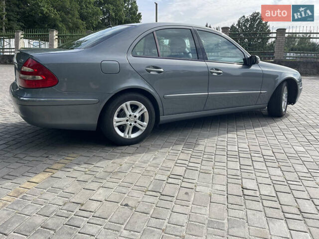 Сірий Мерседес Е-Клас, об'ємом двигуна 2.2 л та пробігом 263 тис. км за 9999 $, фото 4 на Automoto.ua