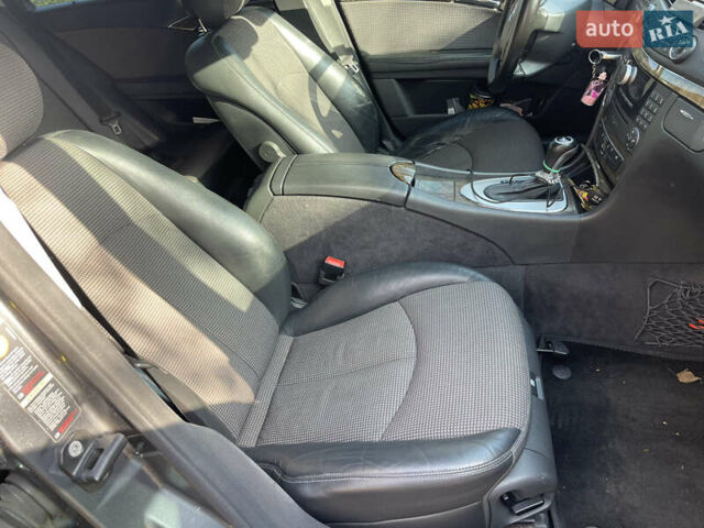 Сірий Мерседес Е-Клас, об'ємом двигуна 2.99 л та пробігом 295 тис. км за 9400 $, фото 16 на Automoto.ua