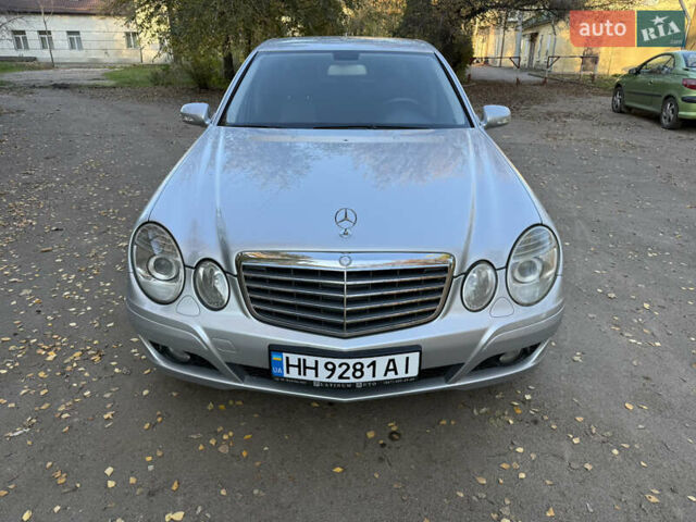 Сірий Мерседес Е-Клас, об'ємом двигуна 1.8 л та пробігом 240 тис. км за 9000 $, фото 5 на Automoto.ua
