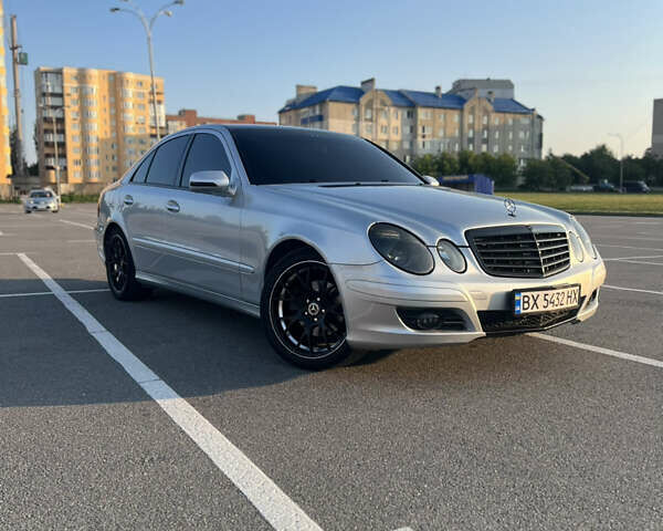 Серый Мерседес Е-Класс, объемом двигателя 3 л и пробегом 381 тыс. км за 10000 $, фото 2 на Automoto.ua