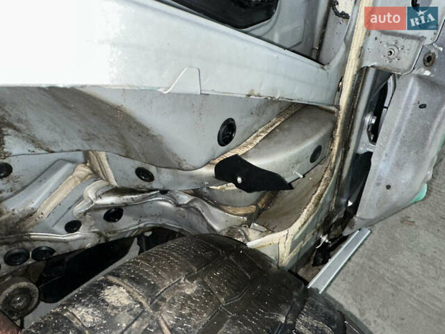 Сірий Мерседес Е-Клас, об'ємом двигуна 1.8 л та пробігом 373 тис. км за 2700 $, фото 16 на Automoto.ua