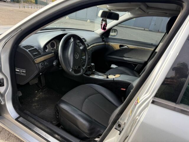 Серый Мерседес Е-Класс, объемом двигателя 1.8 л и пробегом 261 тыс. км за 6500 $, фото 8 на Automoto.ua