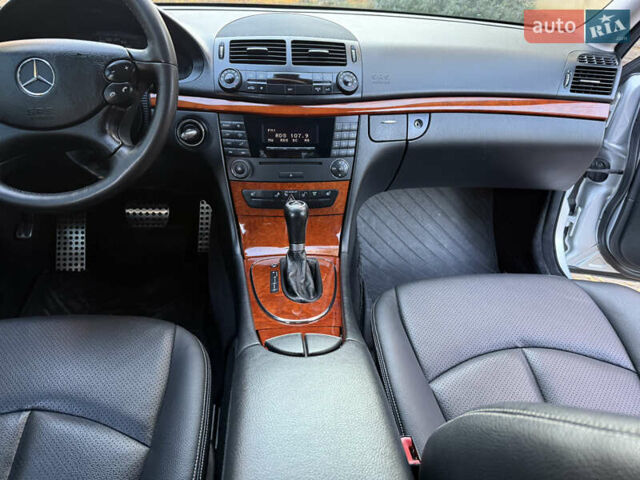 Сірий Мерседес Е-Клас, об'ємом двигуна 1.8 л та пробігом 240 тис. км за 9000 $, фото 46 на Automoto.ua