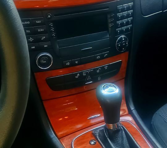 Серый Мерседес Е-Класс, объемом двигателя 2.1 л и пробегом 304 тыс. км за 7800 $, фото 4 на Automoto.ua