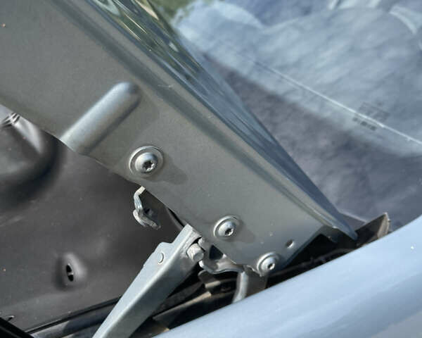 Сірий Мерседес Е-Клас, об'ємом двигуна 2.2 л та пробігом 263 тис. км за 9999 $, фото 33 на Automoto.ua