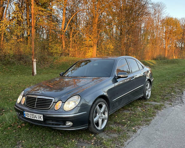 Сірий Мерседес Е-Клас, об'ємом двигуна 2.99 л та пробігом 295 тис. км за 9400 $, фото 1 на Automoto.ua