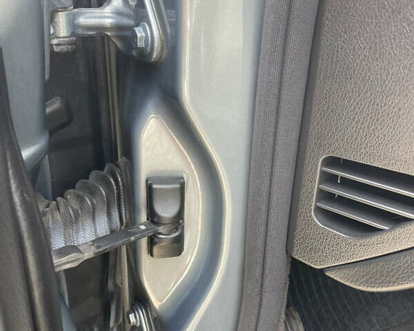 Сірий Мерседес Е-Клас, об'ємом двигуна 2.2 л та пробігом 263 тис. км за 9999 $, фото 36 на Automoto.ua