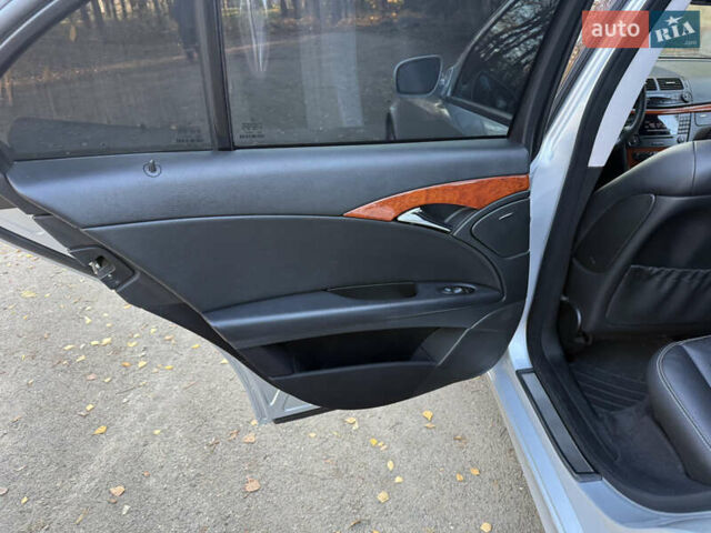 Сірий Мерседес Е-Клас, об'ємом двигуна 1.8 л та пробігом 240 тис. км за 9000 $, фото 74 на Automoto.ua