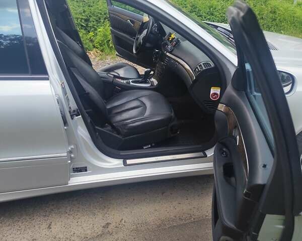 Сірий Мерседес Е-Клас, об'ємом двигуна 3 л та пробігом 420 тис. км за 8200 $, фото 16 на Automoto.ua
