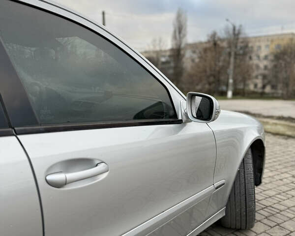 Сірий Мерседес Е-Клас, об'ємом двигуна 2.15 л та пробігом 325 тис. км за 7500 $, фото 7 на Automoto.ua