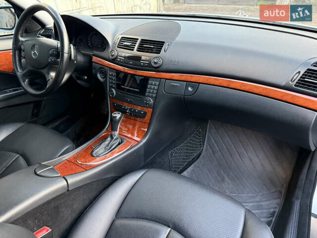 Сірий Мерседес Е-Клас, об'ємом двигуна 1.8 л та пробігом 240 тис. км за 9700 $, фото 38 на Automoto.ua