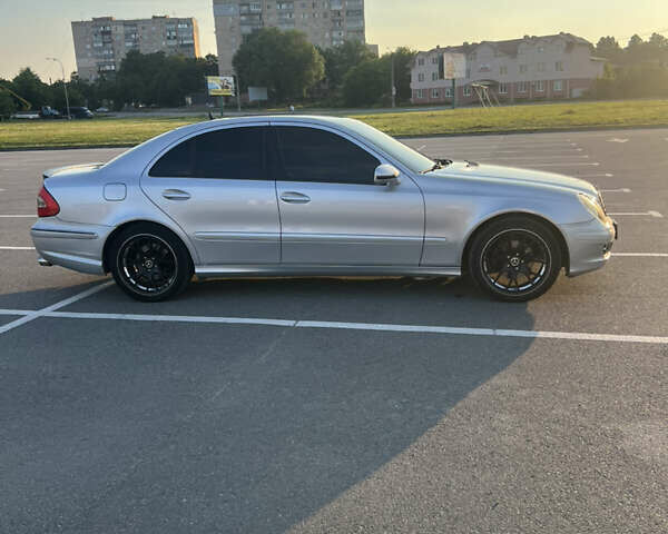 Серый Мерседес Е-Класс, объемом двигателя 3 л и пробегом 381 тыс. км за 10000 $, фото 6 на Automoto.ua