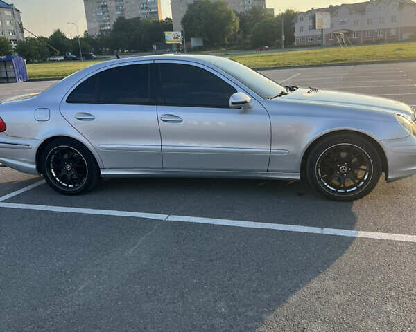 Серый Мерседес Е-Класс, объемом двигателя 3 л и пробегом 381 тыс. км за 10000 $, фото 7 на Automoto.ua