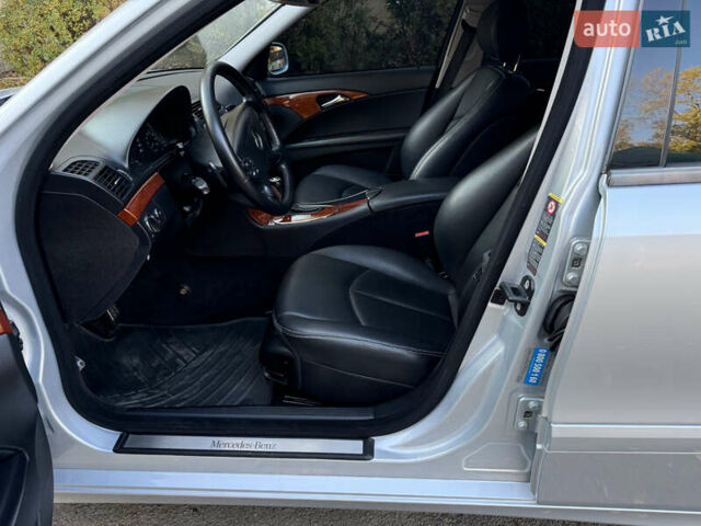 Сірий Мерседес Е-Клас, об'ємом двигуна 1.8 л та пробігом 240 тис. км за 9000 $, фото 51 на Automoto.ua