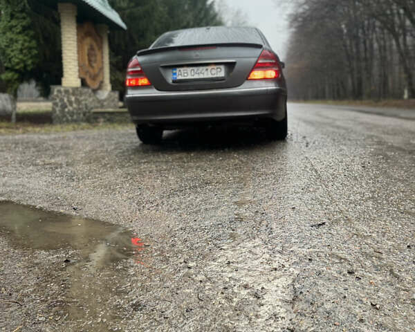 Серый Мерседес Е-Класс, объемом двигателя 3 л и пробегом 295 тыс. км за 9000 $, фото 4 на Automoto.ua