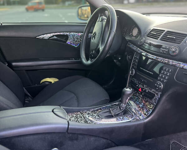 Серый Мерседес Е-Класс, объемом двигателя 3 л и пробегом 381 тыс. км за 10000 $, фото 15 на Automoto.ua